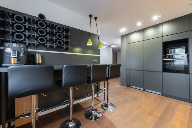 Bar & Cocktail Cabinets