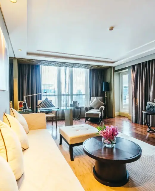 spacious-room-with-big